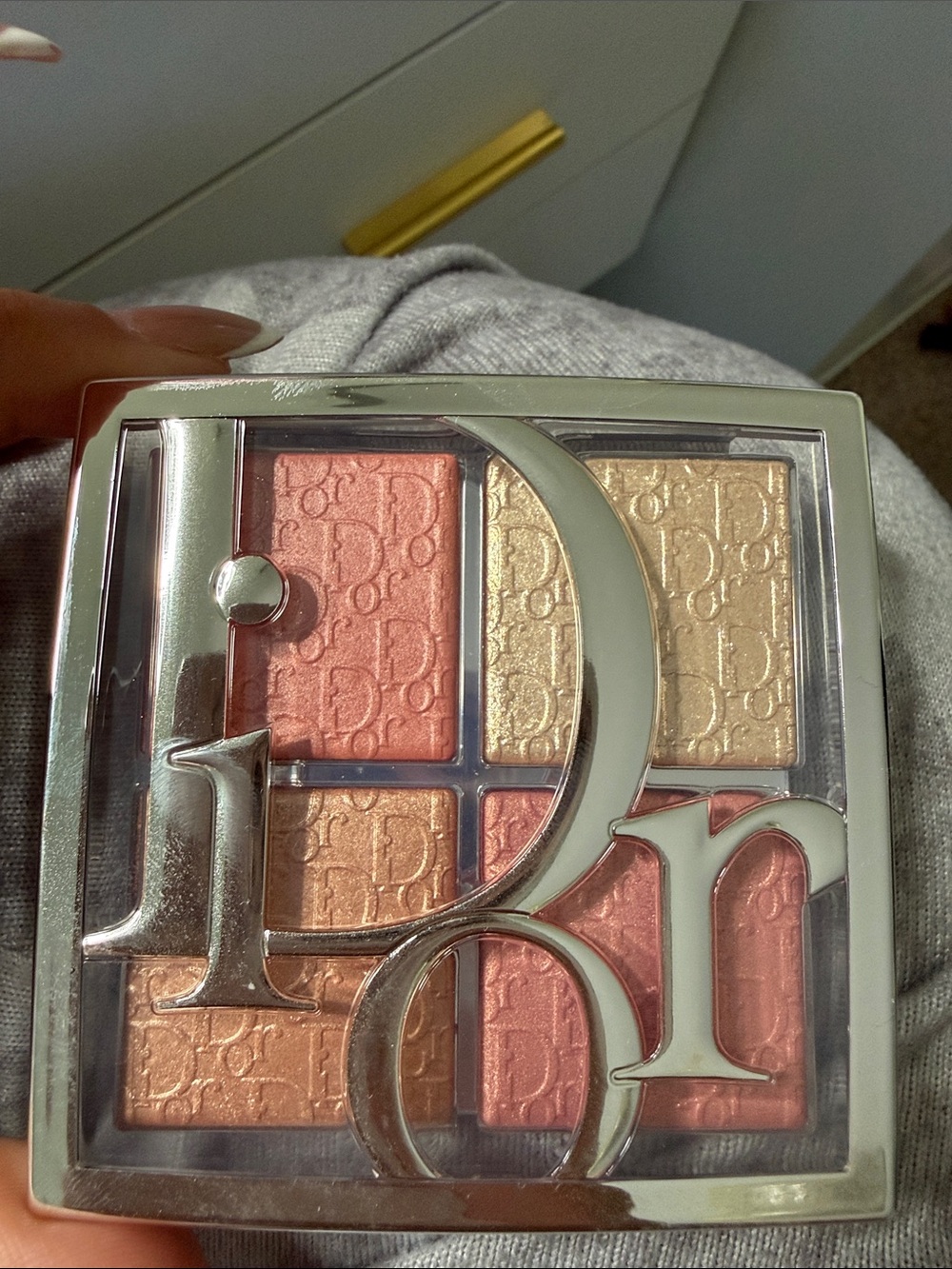 Unused Dior highlighter palette in shade pearly, peach glow